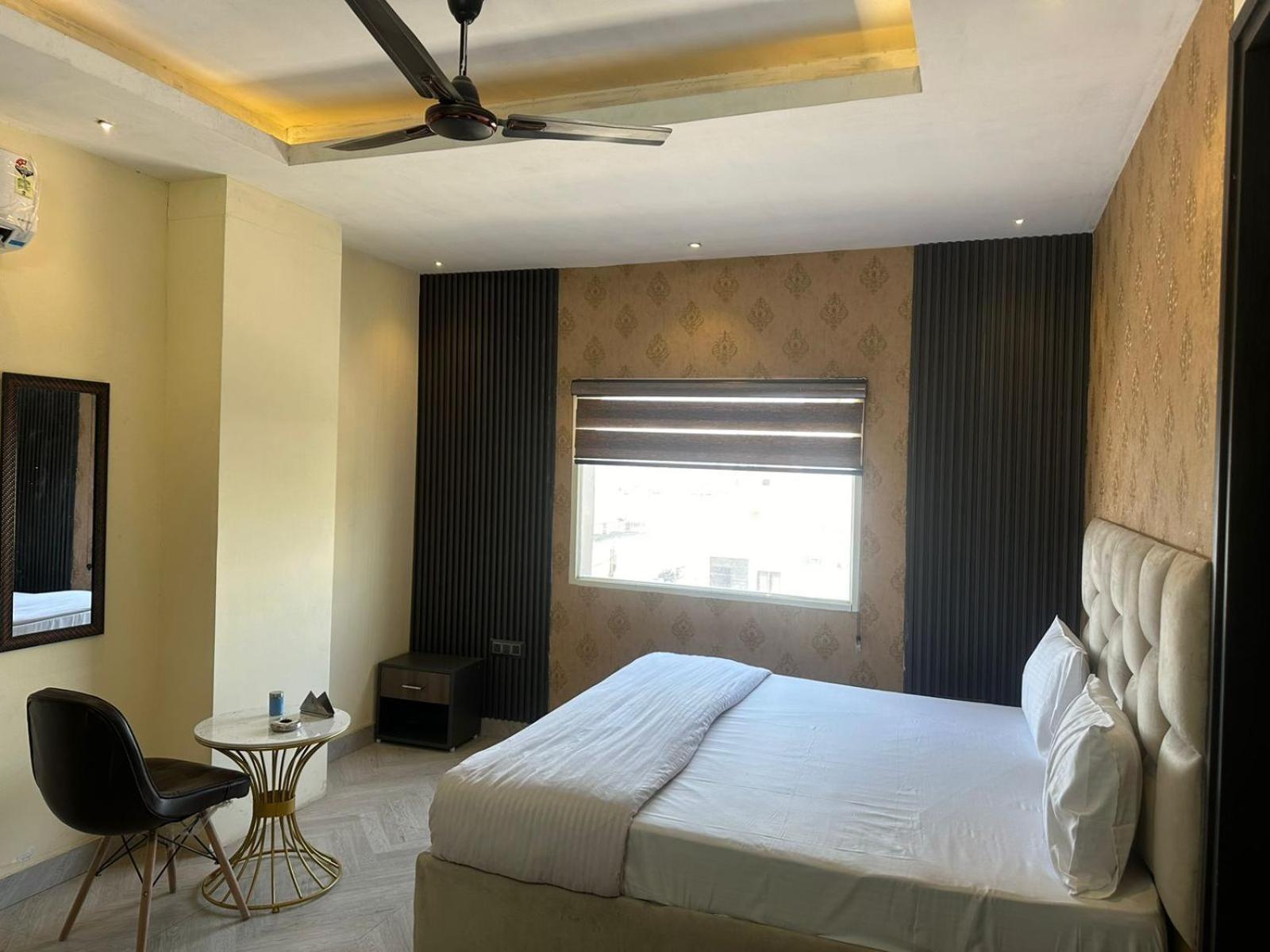 Hotel Kritika Greater Noida Exterior foto